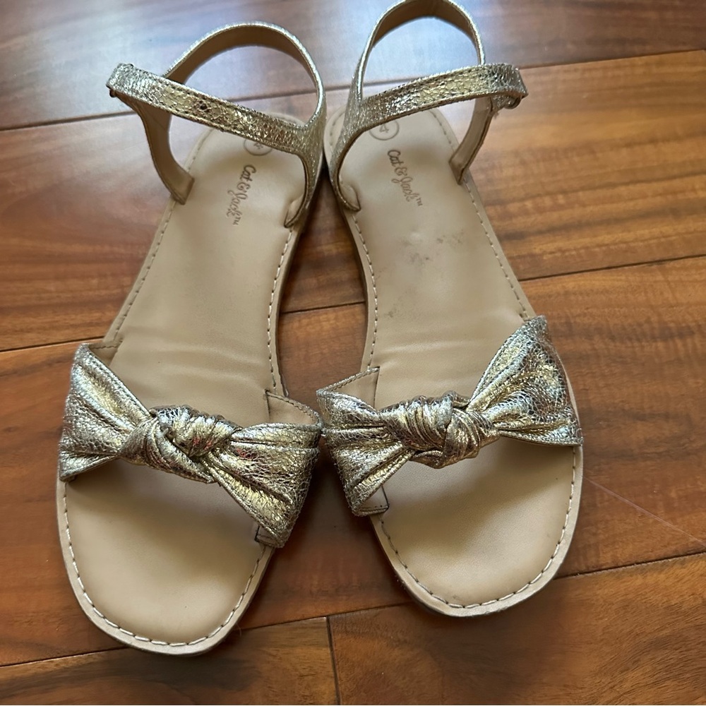 Girl’s Gold Sandals Size 4